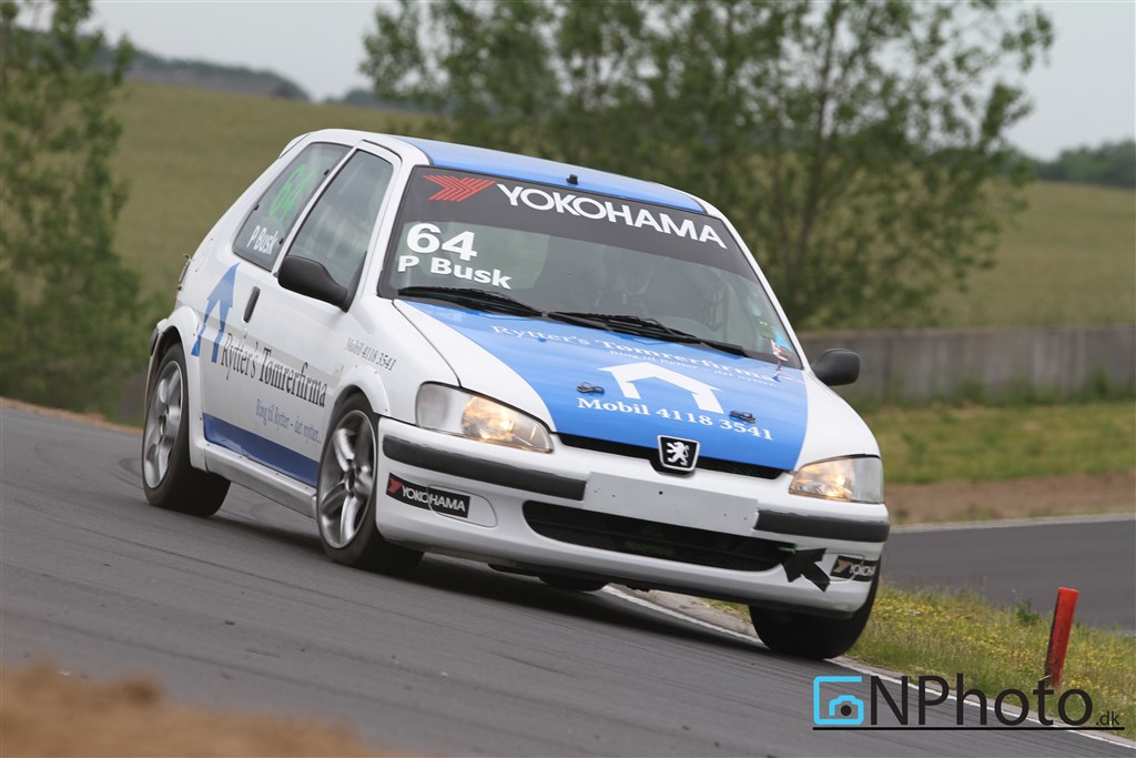 Lokale Poul Busk var ude og lufte sin Peugeot 106 GTI for første gang i 1½ år, med point i begge heats til følge. Planen er at tage et par løb mere i efterårssæsonen.
(Foto: CNPhoto.dk)